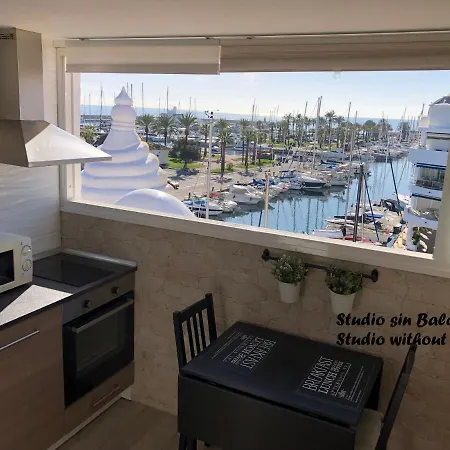 Puerto Marina Waterfront בנאלמדנה